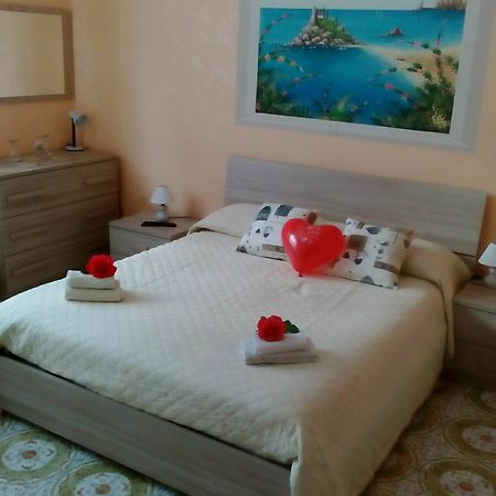Beb I Delfini Di Casa Paola Bed & Breakfast Mascali Exterior photo