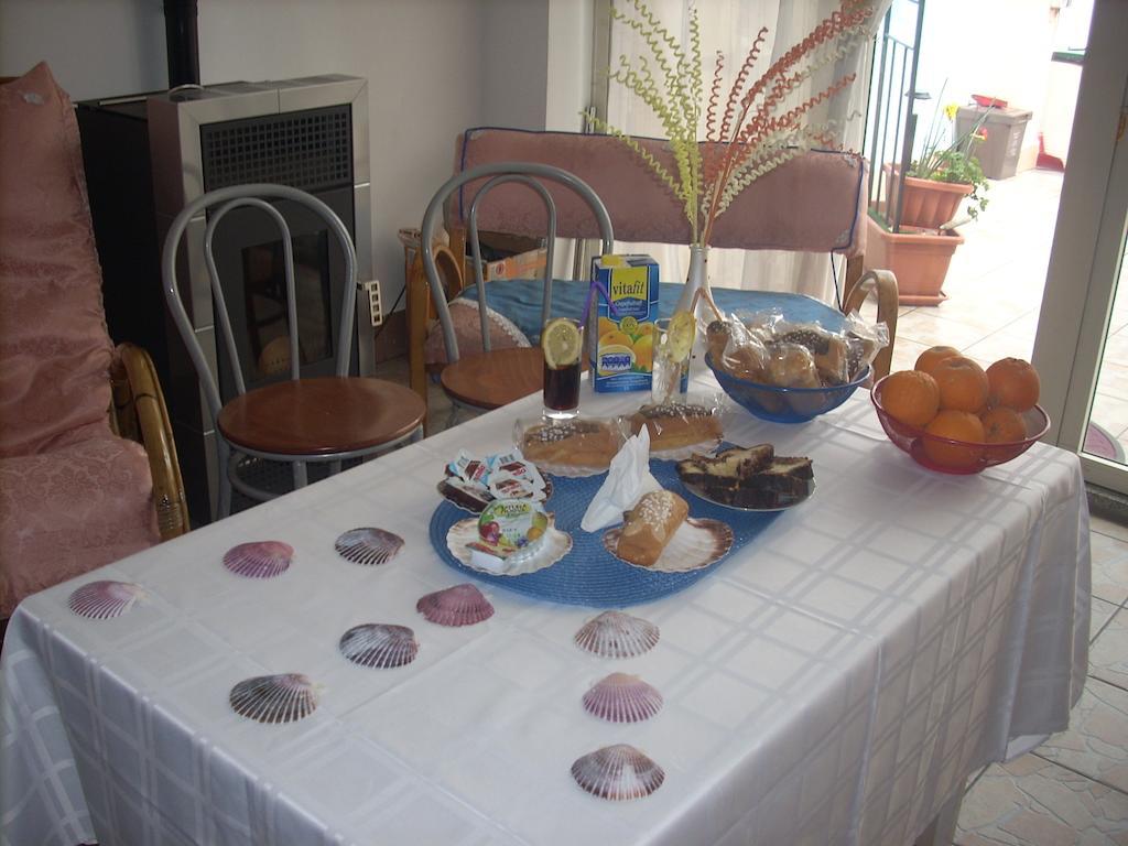 Beb I Delfini Di Casa Paola Bed & Breakfast Mascali Exterior photo