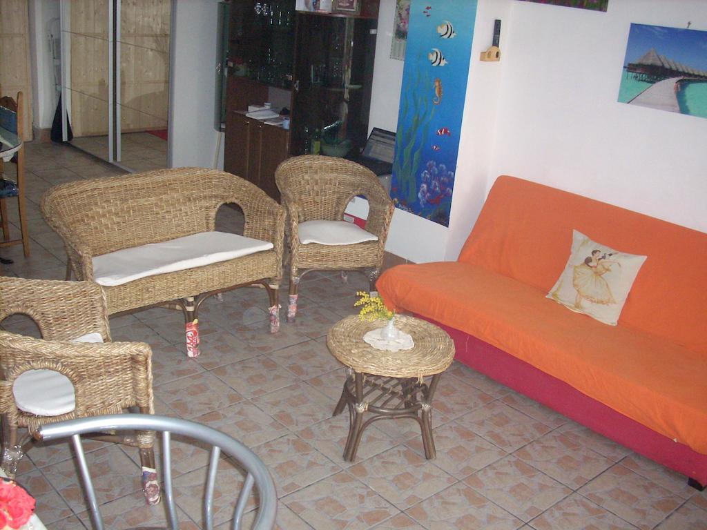 Beb I Delfini Di Casa Paola Bed & Breakfast Mascali Exterior photo