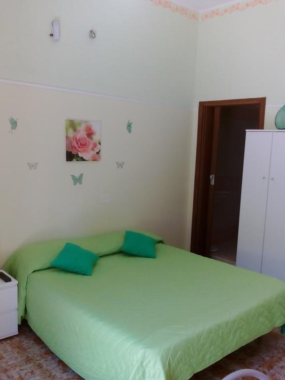 Beb I Delfini Di Casa Paola Bed & Breakfast Mascali Exterior photo