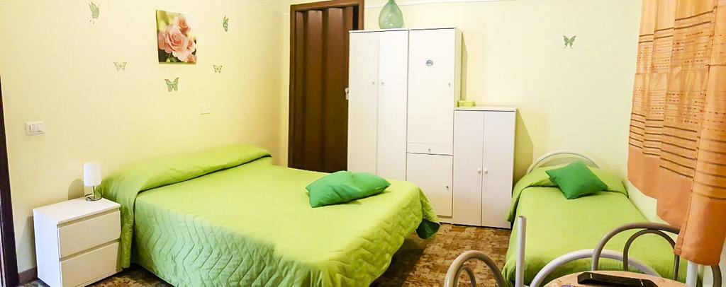 Beb I Delfini Di Casa Paola Bed & Breakfast Mascali Exterior photo