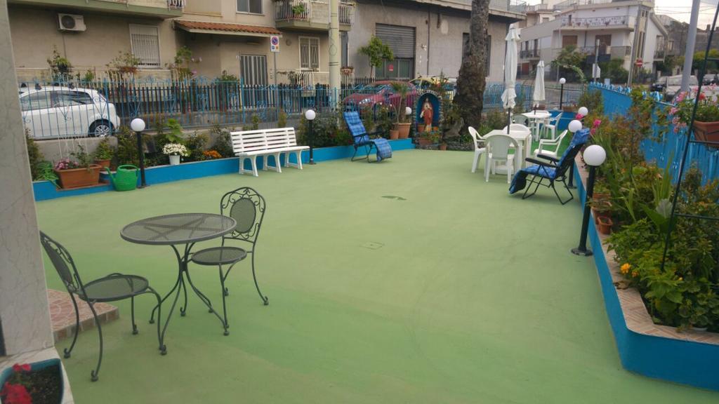 Beb I Delfini Di Casa Paola Bed & Breakfast Mascali Exterior photo