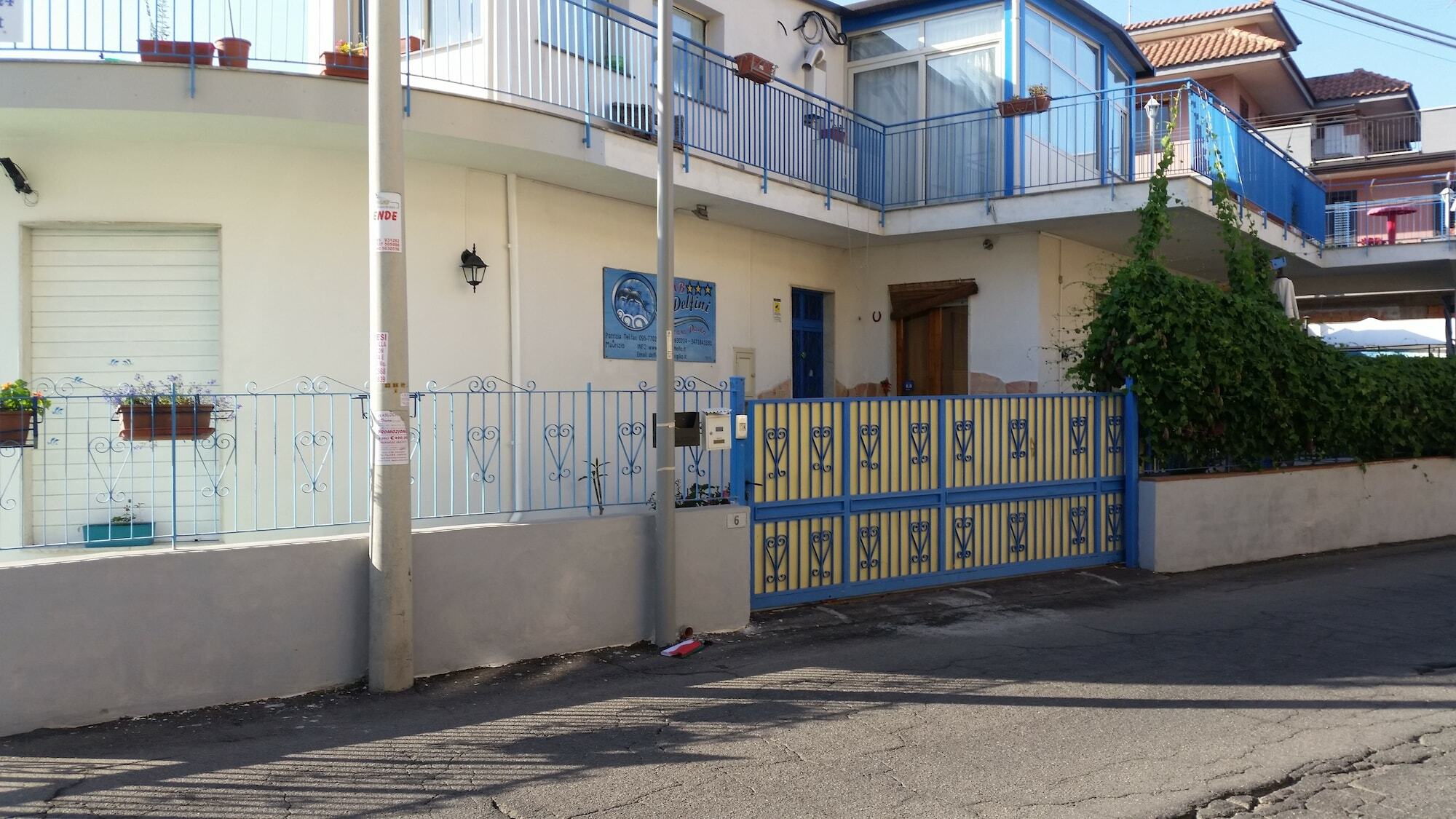Beb I Delfini Di Casa Paola Bed & Breakfast Mascali Exterior photo